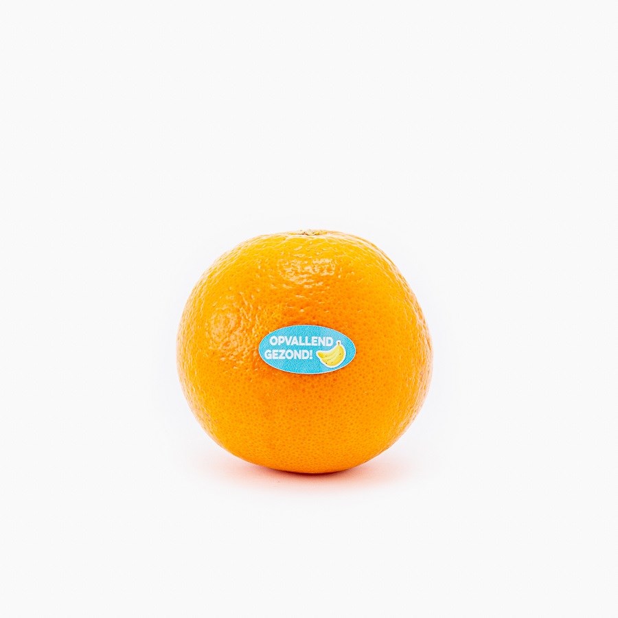 Sinaasappel met fruitsticker